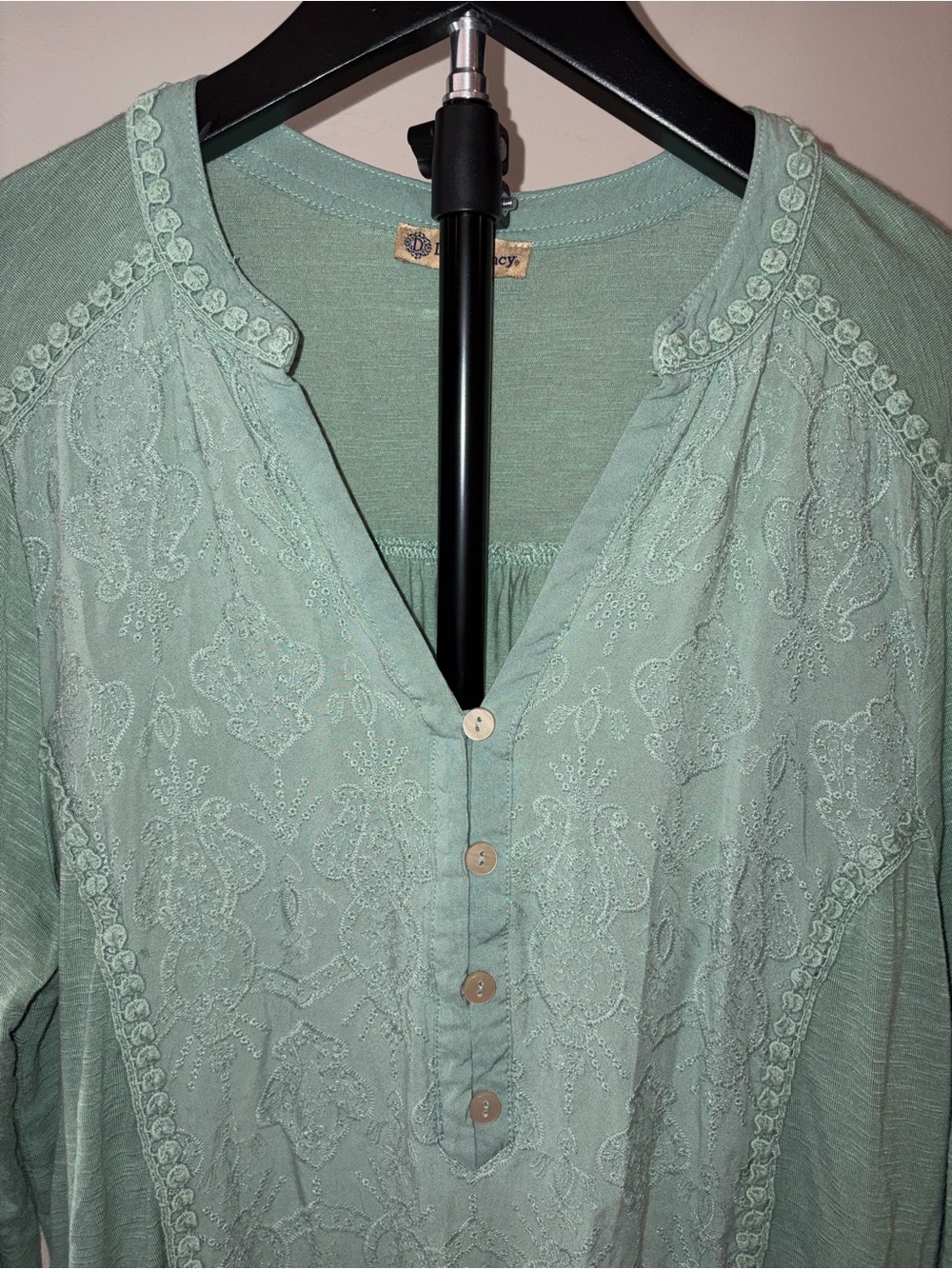Democracy 3/4 sleeve mint green knit top w/embroidered lace front panel sz L EUC - Picture 2 of 6